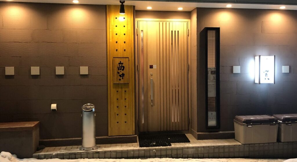 夜の店構え